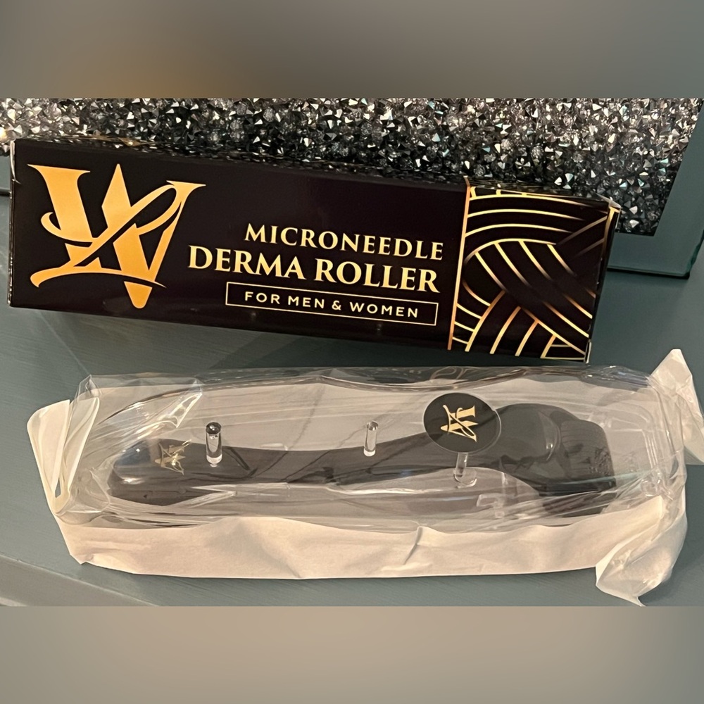 NIB LEXI WHITE MICRONEEDLE DERMA ROLLER